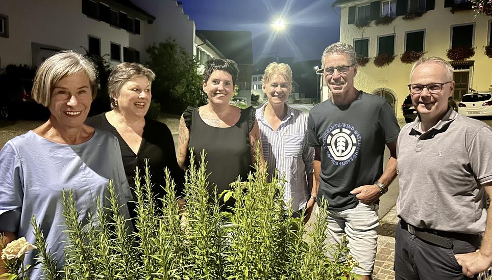 Die Macher (von links): Rosmarie Widmer Gysel, Edith Schneider, Diana Häfliger, Virginia Stoll, Jakob Wanner und Roland Külling am Ort des Geschehens. Bild Beatrix Bächtold