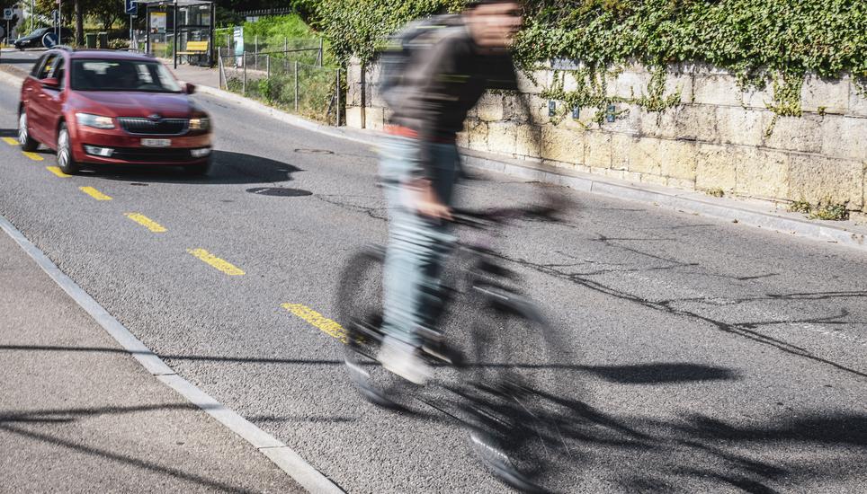 Vom Auto aufs Velo oder den ÖV umsteigen: Das ist das Ziel der «31 Days Challenge». Eine Durchführung der Aktion in Neuhausen scheint derzeit eher unwahrscheinlich. Bild: Melanie Duchene Themenbild Rosenbergstrasse in Neuhausen zur geplanten 30 Zone, am Dienstag, 14. September, 2021. (Melanie Duchene / Schaffhauser Nachrichten)