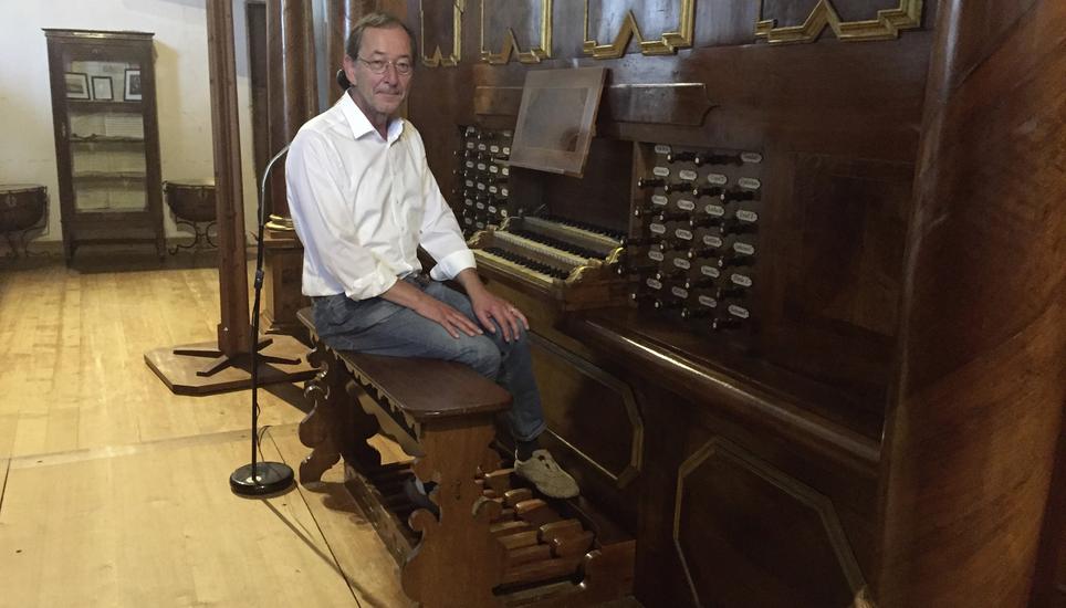 Andreas Maisch am Rande seines Orgelkonzerts in der Klosterkirche Rheinau. Bild: Ursula Fehr