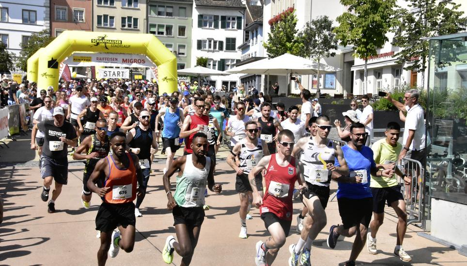 Der Startschuss beim Hauptlauf dem Herrenacker. Bilder: Pascal Oesch