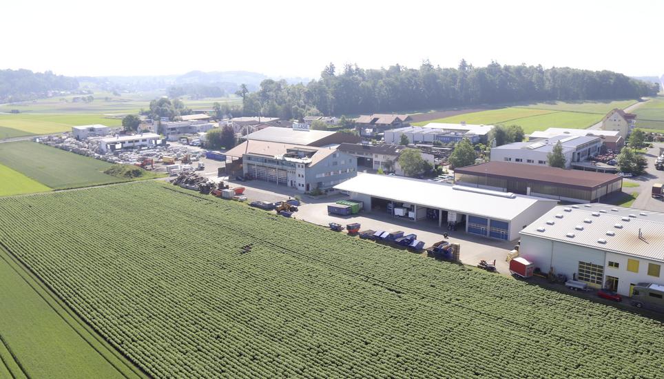 Direkt angrenzend an das Gewerbegebiet Seeben in Marthalen soll ein neues Arbeitsplatzgebiet entstehen. Bild: Roland Müller