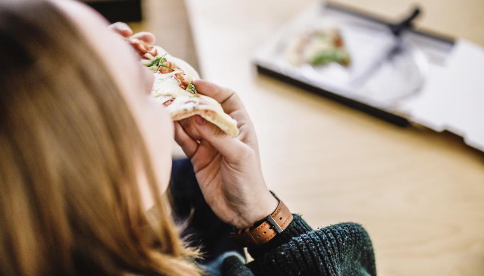 Pizza steht bei den Schaffhauserinnen und Schaffhausern hoch im Kurs. Bild: Melanie Duchene Pizza aus einem Pizzaautomat in Herblingen, am Freitag, 11. Februar, 2022. (Melanie Duchene / Schaffhauser Nachrichten)