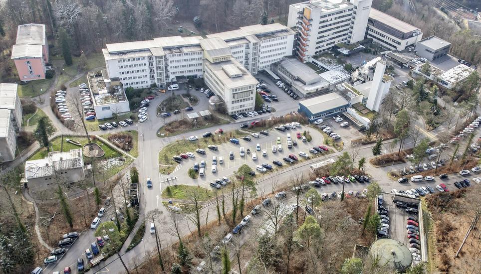 Der Altbau soll teilweise saniert, teilweise abgebrochen und durch einen Neubau ersetzt werden. Nur die Frage der Kosten ist noch nicht gelöst. Bild: Melanie Duchene