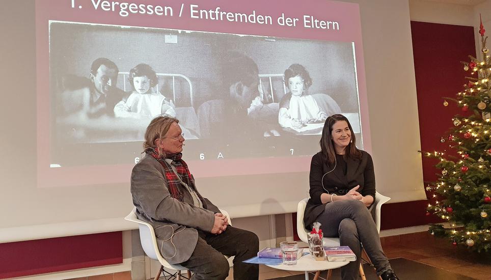 Katrin Schregenberger im Gespräch mit Alfred Wüger. Bild: Andreas Schiendorfer