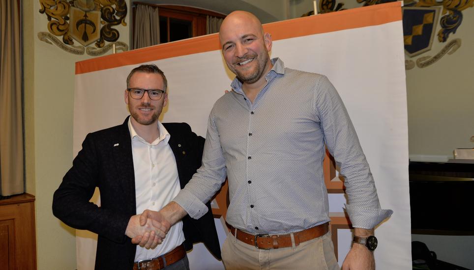 Oliver Eckert (l.) übergibt nach zehn Jahren im Vorstand das Präsidium an den bisherigen Vizepräsidenten Patrick Wäckerlin. Bild: Theo Kübler