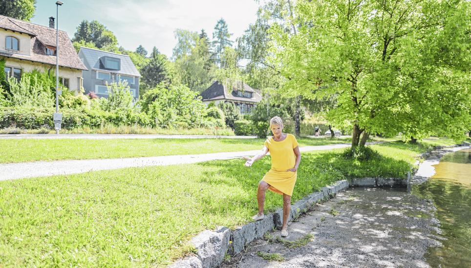 Die Stadt Schaffhausedn will das Lindli und das Rheinufer mit Sitzbï¿ï¾¤nken und neuer Begrï¿ï¾¼nung aufwerten, Anwohnerin Marleen Schwyvers hat eine Petition dagegen eingereicht , am Dienstag, 09 Juli 2024. (Melanie Duchene / Schaffhauser N