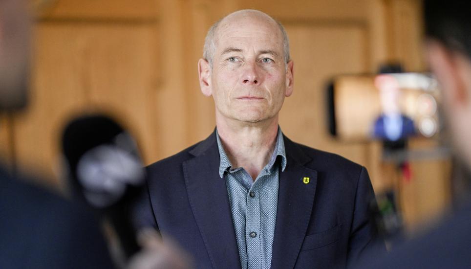 Der zuständige Regierungsrat Martin Kessler zeigte sich über die Ablehnung der Vorlage wenig überrascht. Bild: Melanie Duchene Abstimmungssonntag, Politiker treffen sich fï¿ï¾¼r die Abstimmresultate im Regierungsgebï¿ï¾¤ude, im Bild Regierungsrat Martin Kessler, am Sonntag, 09. Februar 2025. (Melanie Duchene / Schaffhauser Nachr