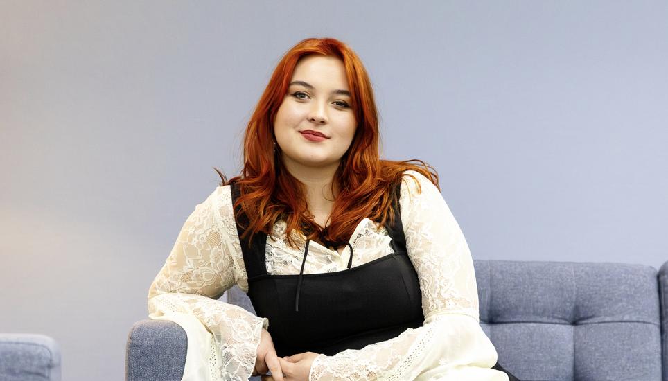 Vor einem Auftritt isst Joya Marleen mit ihrer ganzen Crew «Znacht». Das ist ihr Ritual. Bild: Roberta Fele Die schweizer Sï¿ï¾¤ngerin war erst 2024 am Stars in Twon, fotografiert am Freitag, 17. Januar 2025, in Schaffhausen. (Roberta Fele / Schaffhauser Nachricht