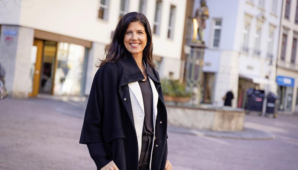 Von der Bahnhofsstrasse an den Fronwagplatz: Die neue Standortleiterin der Migros Bank Schaffhausen, Iris Steinmann, spricht über den Umzug ins ehemalige Depot-Gebäude. Bild: Roberta Fele Iris Steinmann, neue Filialleiterin der Migros Bank Schaffhausen, neuer Standort im ehemaligen Depot Geb￯﾿ï¾ï¿¯ï¾¾ï¾¤ude am Frohnwagplatz, fotografiert am Montag, 03. M￯﾿ï¾ï¿¯ï¾¾ï¾¤rz 2025, in Schaffhausen. (R