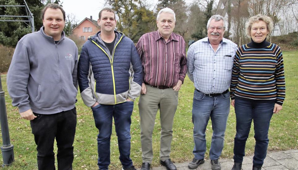 Der letzte Vorstand von Kleintiere Schaffhausen mit Manuel Ochsner und Chris Graf, beide aus Oberhallau, Werner Hangartner aus Benken, Peter Römer aus Ramsen und Heidi Sutter aus Oberstammheim (von links). Bild Roland Müller