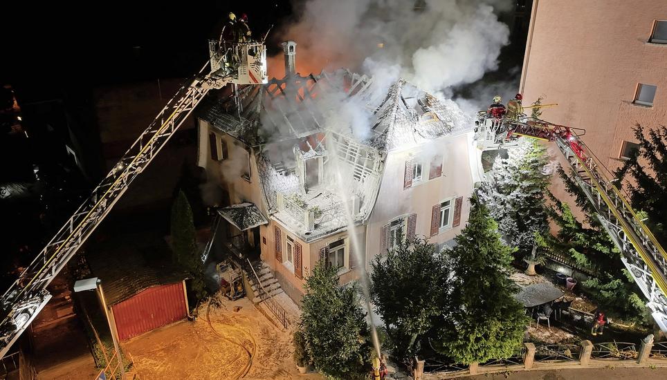 Ein Grossbrand in Neuhausen führte im November zu einem entsprechend grossen Feuerwehreinsatz. Bild: zVg/Radio Munot default