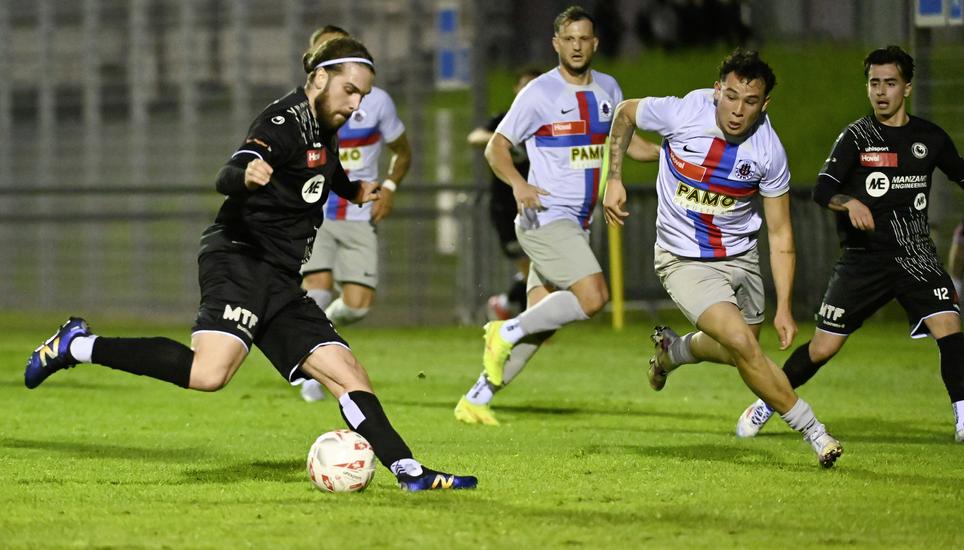 SVS-Stürmer Caner Türkmen (links) und seine Kollegen (re. Diego Lobo) fanden gegen YF Juventus keine Lücke und verloren in Zürich mit 0:2. Bild: Davide Mühlebach