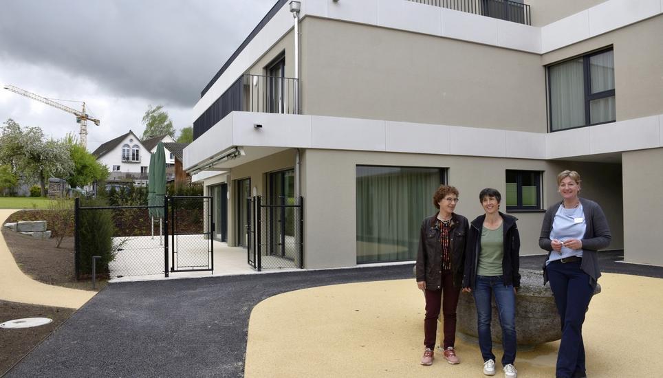 Sie stellten das neue Eglisauer Pflegewohnheim «Kleeblatt» den Medien vor, von links: Verena Truttmann, Regula Peter und Beatrice Fontana. Bilder: Thomas Güntert