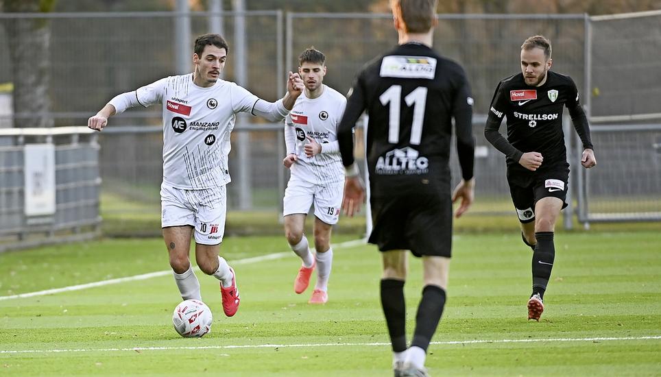 Die SV Schaffhausen um Rafael Silvestri (am Ball) will gegen den FC Kosova drei Punkte einfahren. Bild: Davide Mühlebach