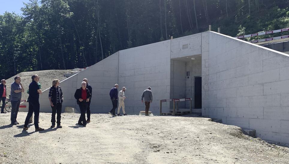 Heute noch eine Baustellenlandschaft, aber zum Schluss wird nur noch die Frontwand mit dem Eingang zum Schieberhaus und den beiden angefügten Wasserkammern sichtbar bleiben. Bild: Werner Wocher