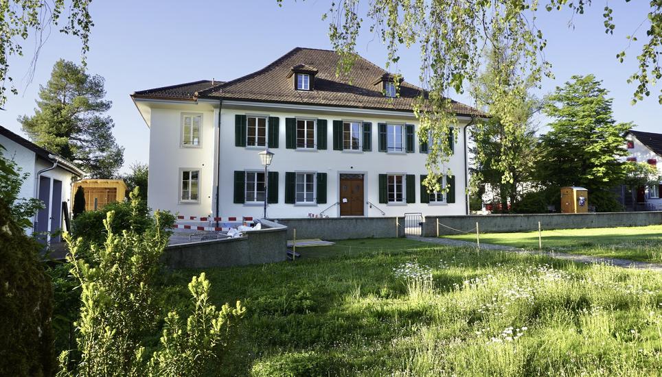 Das renovierte Pfarrhaus in Henggart wird am 11. Mai feierlich eröffnet. Bild: Andrée Lanfranconi