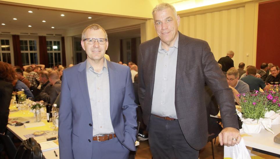 Verwaltungsratspräsident Cyril Tappolet (links) und CEO Markus Angst führten souverän durch die Delegiertenversammlung der GVS. Bild: Roland Müller