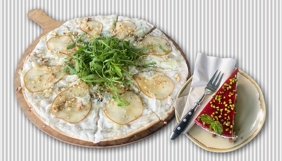 Flammkuchen mit Gorgonzola und Birne, als Dessert ein Cheesecake.