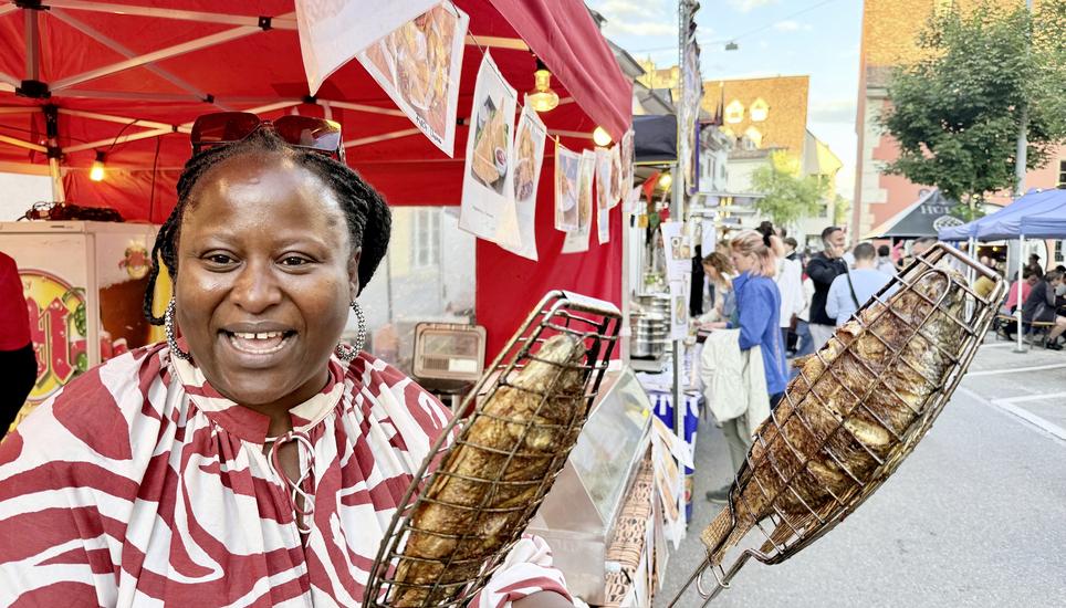Cecilia Barwon bot am Schaffhauser Street Food Festival Fische wie in Kamerun an. Bild: Beatrix Bächtold