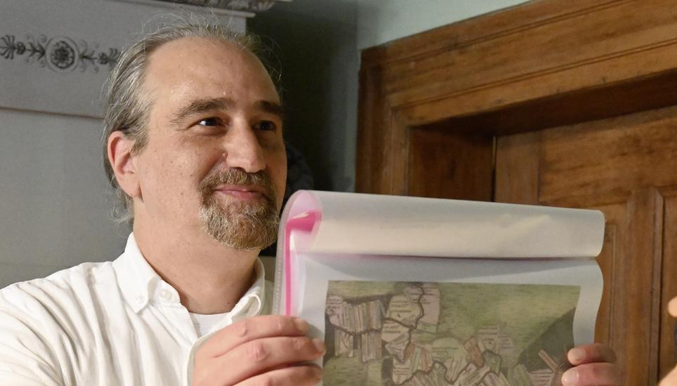 In seinem Vortrag zum Kolonialismus schuf Museumsführer Martin Rehm auch den lokalen Bezug. Bild: Ursula Junker
