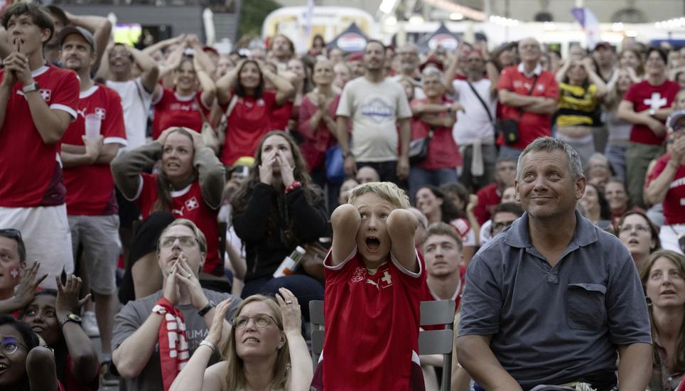 Mitfiebern bis zum Ende: Fans der Nati bei einem Public Viewing. Bild: Keystone