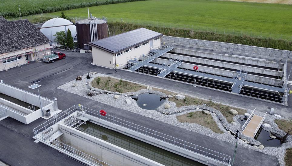 Von den zwei Reinigungsstrassen (oben rechts) in der neuen Kläranlage Diessenhofen läuft aktuell nur eine. Bild: Thomas Martens DCIM\100MEDIA\DJI_0745.JPG