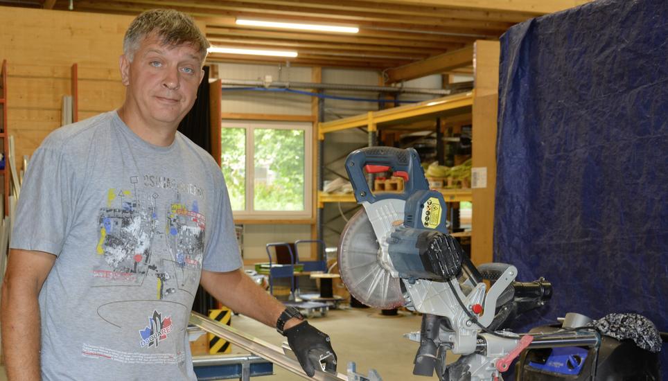 Andrii Bovt, Flüchtling mit Schutzstatus S aus der Ukraine, hat bei der Solarbau Lowel GmbH in Neuhausen eine Praktikumsstelle gefunden. Bild: Thomas Martens