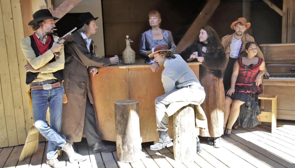 Das Theaterteam wird für ein spannendes Freilichtspiel in Kleinandelfingen sorgen. Bild: Roland Müller