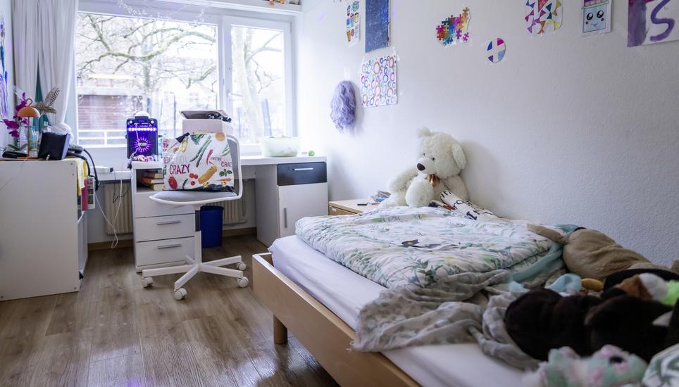 Auch die Zimmer des Kinder- und Jugendheims der Stadt Schaffhausen sind gut besetzt. Bild: Roberta Fele Besuch im Kinder- und Jugendheim der Stadt Schaffhausen. Hier braucht es dringend mehr Platz, der Grosse Stadtrat hat sich damit beschï¿ï¾¤ftigt. Alexander Klett (in grau) und Markus Eichenberger im Intervie, fotografiert am Mittwoch, 26. Februar 2