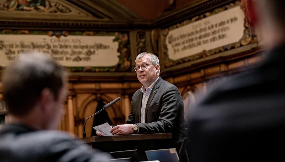 Bald ist die Sekretärsfrage geklärt, gleichwohl stehen die Chancen auf eine Mediation und eine Rückkehr in die SVP für Stadtrat Daniel Preisig derzeit nicht gut. Bild: Melanie Duchene Themenbild grosser Stadtrat in der Rathauslaube, Bild zeigt Daniel Preisig, am Dienstag, 23. Januar, 2024 (Melanie Duchene / Schaffhauser Nachrichten)