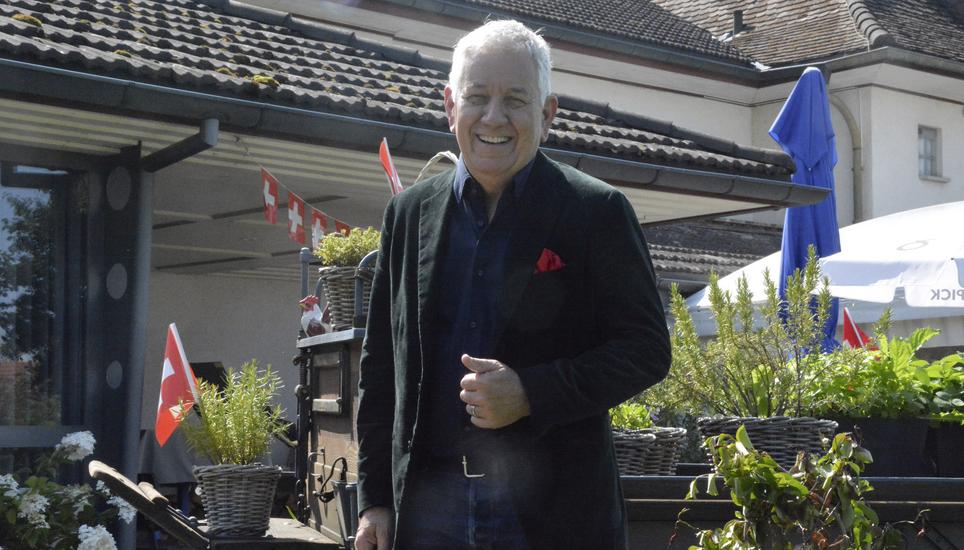 Der Ex-SRF-Radio- und Fernsehmoderator Röbi Koller im Garten des Landgasthofs Schwert in Oberstammheim, anlässlich seiner 1.-August-Rede. Bilder: Alexander Joho