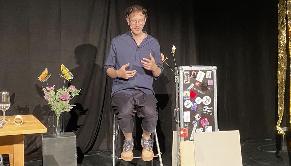 Der diplomierte Komponist und Pianist, Solokünstler und Kabarettist Samuel Blatter nimmt unter dem Pseudonym «Balz okay» seine Heimatstadt Olten unter die Lupe. Bild: Gabriele Caduff