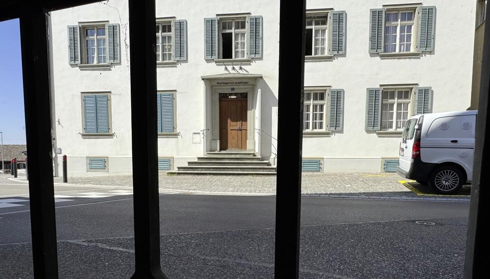 Da die Tat im Zürcher Weinland geschah, fand die Verhandlung gegen den jungen Mann, der Patrick Wasem lebensgefährlich verletzt hatte, am Bezirksgericht Andelfingen statt. Bild: Alexander Joho