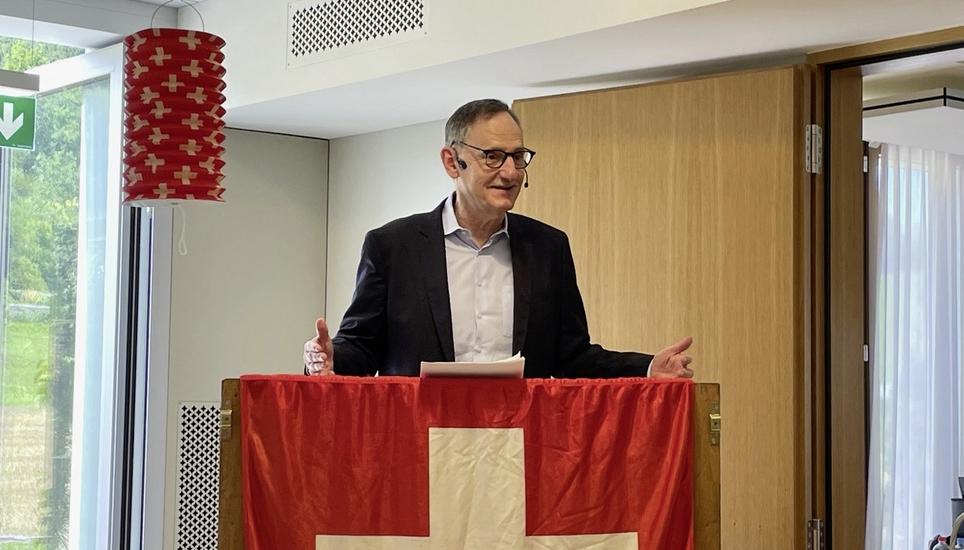 Mario Fehr sprach am 1. August in Feuerthalen. Bild: Louise Roos