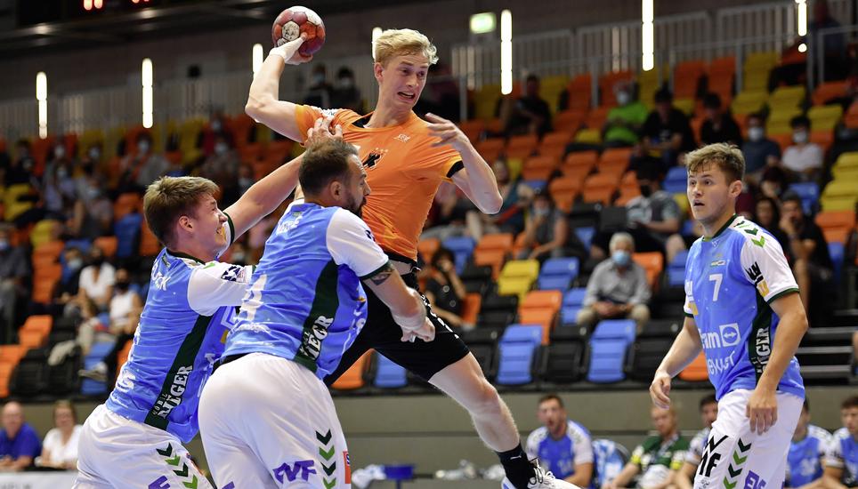 Bereits 2021 kam es beim Falkencup zum Duell der Kadetten gegen Frisch Auf Göppingen. Die Schaffhauser siegten 32:30. Bild: M. Kessler