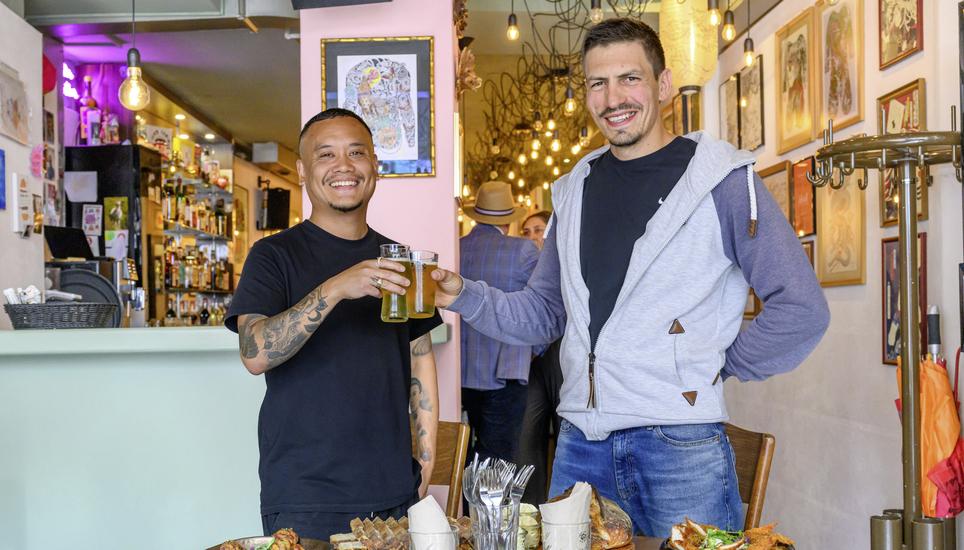 Erich Villareal (l.) und Andre Loos werden nächstes Jahr im Herbst die neue Beiz im Kammgarn West führen. Bild: Michael Kessler
