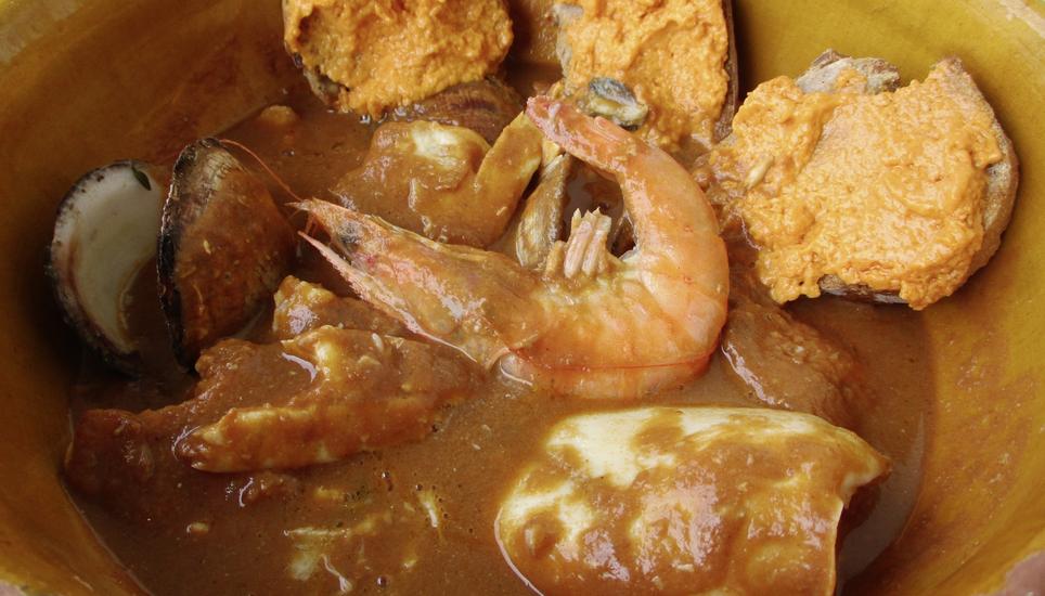 Die Bouillabaisse gibt es in unzähligen Variationen, sie ist ein Klassiker auf der Speisekarte des Midi. Bild: Wikimedia Commons