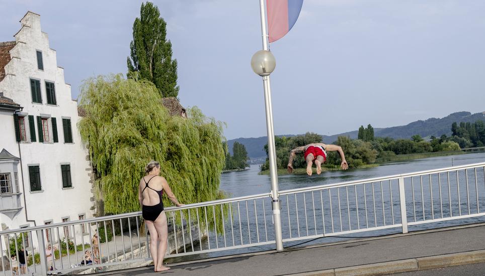 In Stein am Rhein ist Brückenspringen eine langjährige Tradition. Bild: Jeannette Vogel