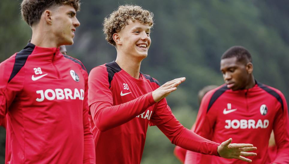 Da kommt Freude auf: Rouven Tarnutzer wurde für die Schweizer U19-Nationalmannschaft aufgeboten. Bild: SC Freiburg