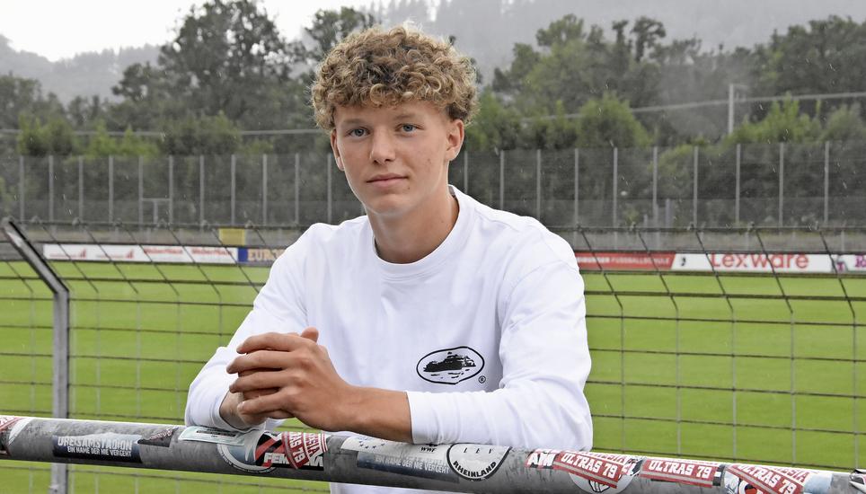 Jung und fokussiert: Rouven Tarnutzer steht das Tor zur Fussballwelt weit offen. Mit Fleiss, Ehrgeiz und jeder Menge Spass will er irgendwann den Sprung in die deutsche Bundesliga schaffen. Bild: Tobias Erlemann