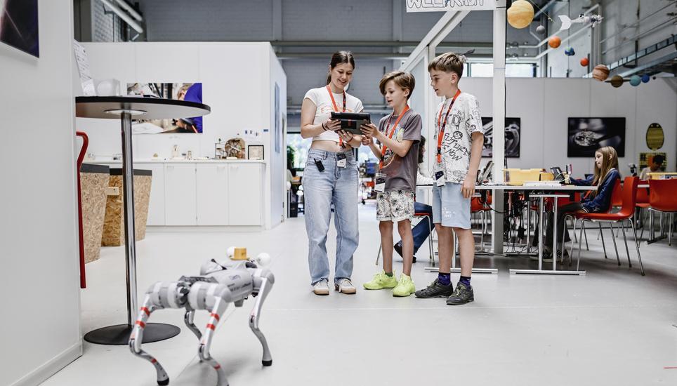 BILDER Dï¿ï¾RFEN NUR IM ZUSAMMENHANG MIT DEM GO TEC SOMMERCAMP BENUTZT WERDEN - Impressionen vom Sommercamp der Go tec wo Schï¿ï¾¼lerinnen und Schï¿ï¾¼ler Roboter bauen, programmieren und vieles mehr lernens kï¿ï¾¶nnen, am Don