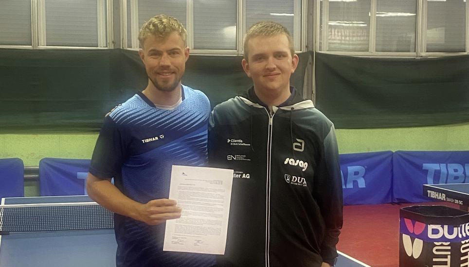 Lyo Bührer (rechts), der sportliche Leiter des TTC Neuhausen, freut sich über die Rückkehr von Pekka Pelz. Bild: zVg/TTCN