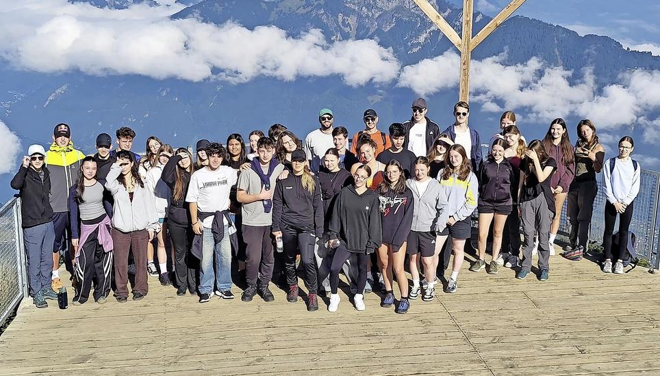 Alle Schülerinnen und Schüler zusammen auf dem Stoos. Bild: Alessandra Palumbo