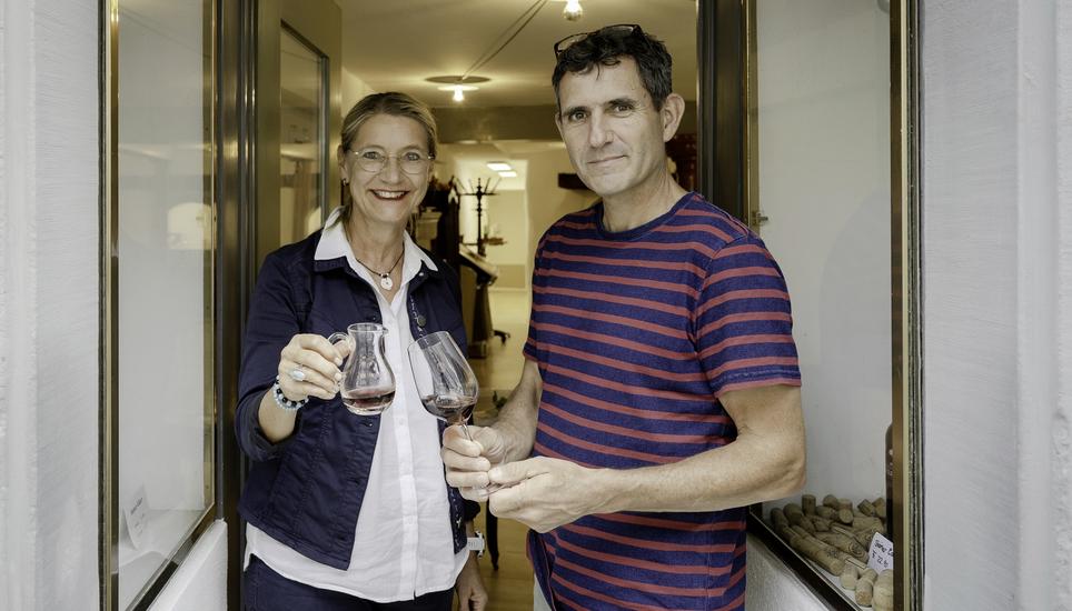 Karin Müller und Andreas Florin begrüssen die Gäste im Wiilädeli zum Raben. Bild: Jeannette Vogel