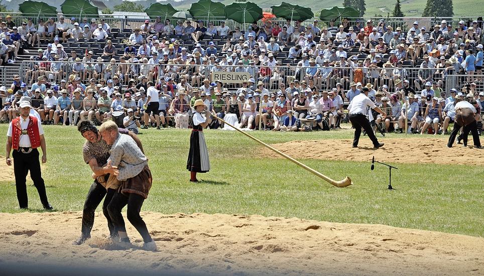 Letztmals war das NOS im Kanton 2019 in Hallau zu Gast. Viele Zuschauerinnen und Zuschauer genossen Sport und Kultur. Bild Daniel F. Koch