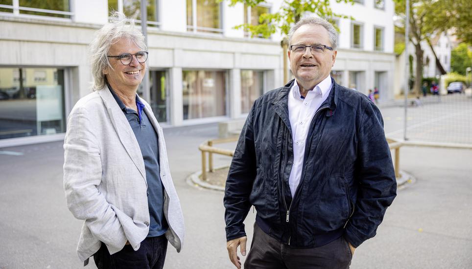 Abstimmungsergebnis Verfï¿ï¾¼ndung in Neuhausen am Kirchacker Schulhaus mit Christian Di Ronco, Andreas Neuenschwander / SVP, Roland Mï¿ï¾¼ller, Arnold Isliker, fotografiert am Sonntag, 28. September 2025, in Neuhausen am Rheinfall. (Roberta