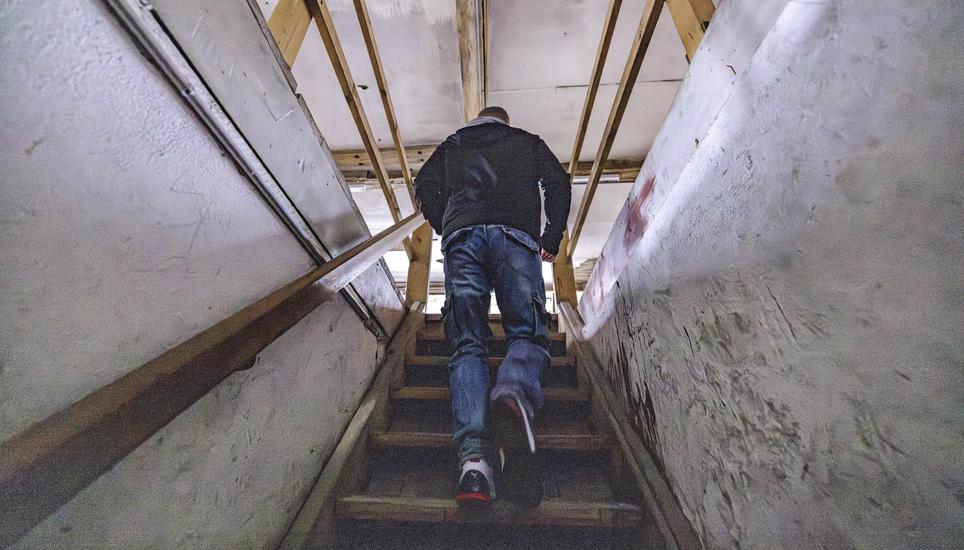 Die Sanierung des Mï¿ï¾¼hlenradhauses am Rheinfall hat begonnen, Rundgang durch die Baustelle mit Christian Werner,  Leiter Hochbauamt (ohne Haar), Projektleiter Ingo Beck, fotografiert am Dienstag, 23. September 2025, in Neuhausen am Rheinfall. (R