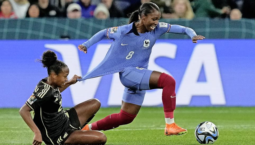 France's Grace Geyoro has her shirt pulled back by Jamaica's Atlanta Primus during the Women's World Cup Group F soccer match between France and Jamaica at the Sydney Football Stadium in Sydney, Australia, Sunday, July 23, 2023. (AP Photo/Mark Baker)