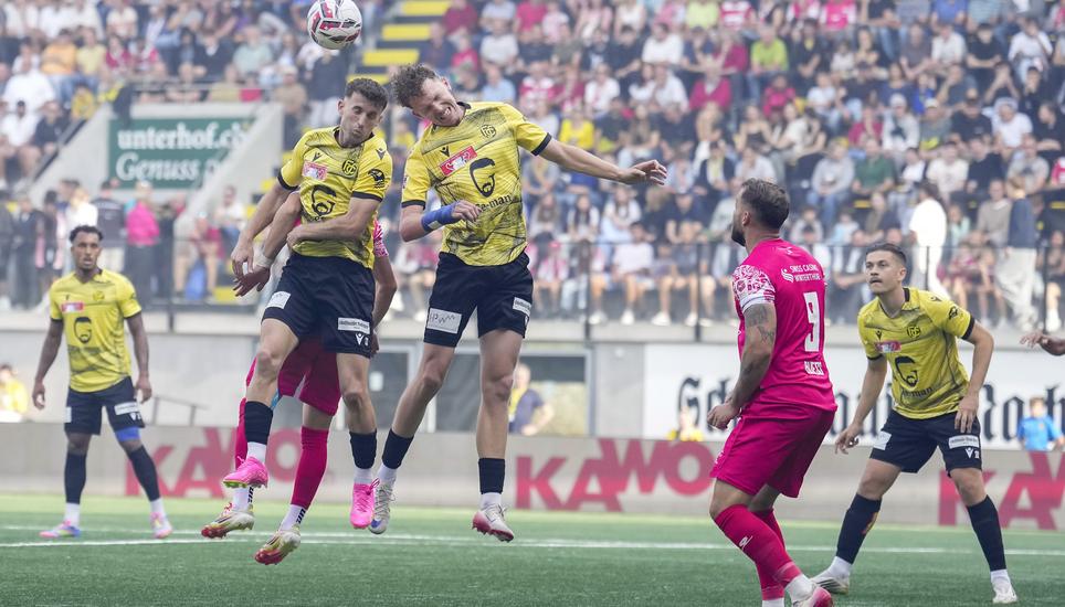 21.09.2025, Schaffhausen, Fussball Schweizer Cup - FC Schaffhausen - FC Winterthur; 
Ermir Lenjani (Schaffhausen) Timo Harperink (Schaffhausen) 
(Roger Albrecht/sport-presse)
