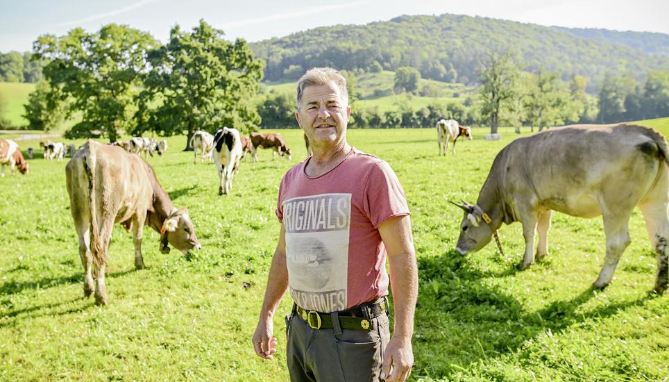 Portrait von Alphirt Andreas Schaffner der zusammen mit seiner Frau das Alrestaurant Babental und die Alp mit den Kï¿ï¾¼hen fï¿ï¾¼hrt, fotografiert fï¿ï¾¼r Leben und Genuss, am Montag, 25 August 2025. (Melanie Duchene / Schaffhauser N